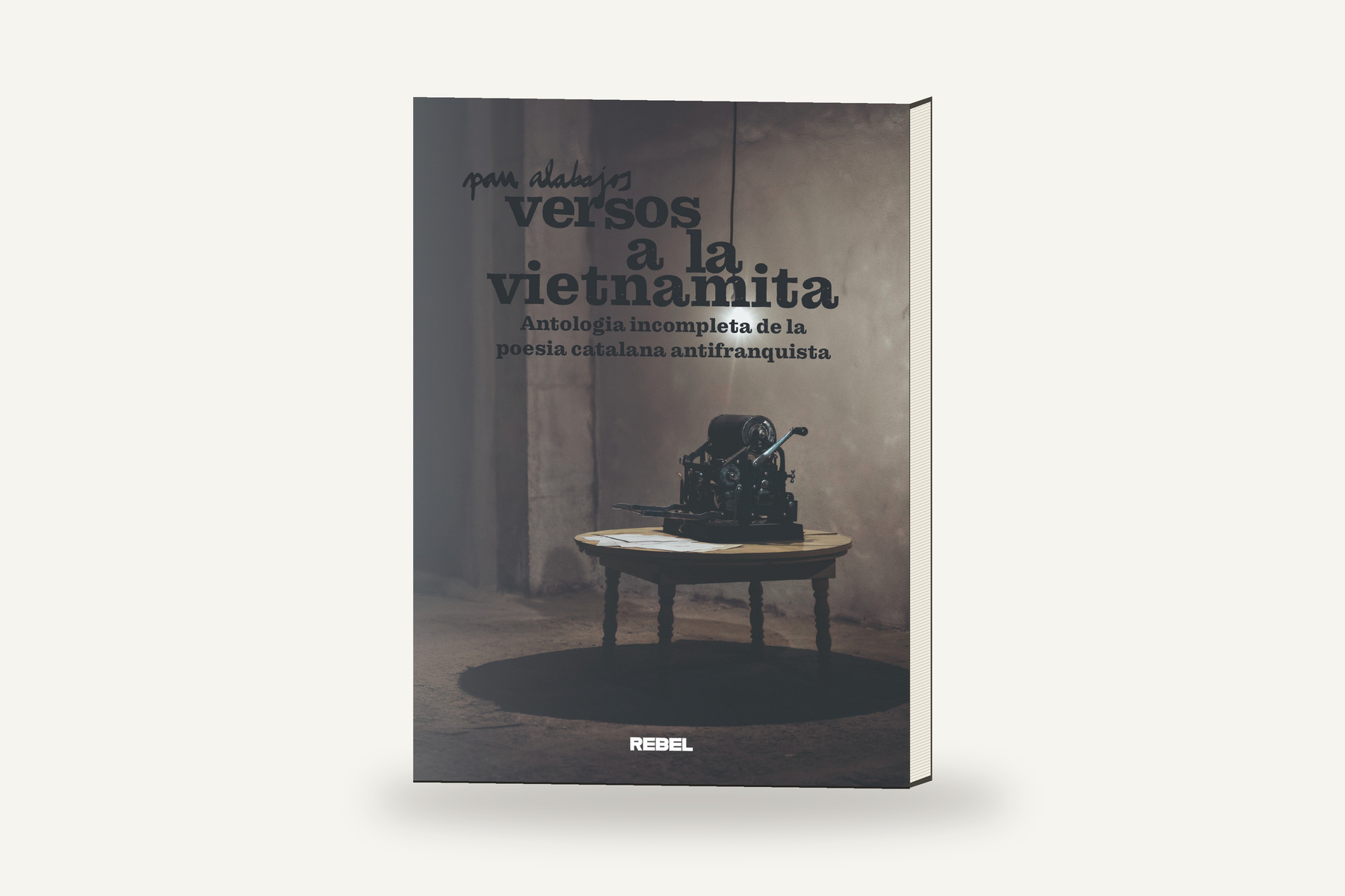 Versos a la vietnamita, de Pau Alabajos. Llibre en tapa dura de Rebel Edicions.