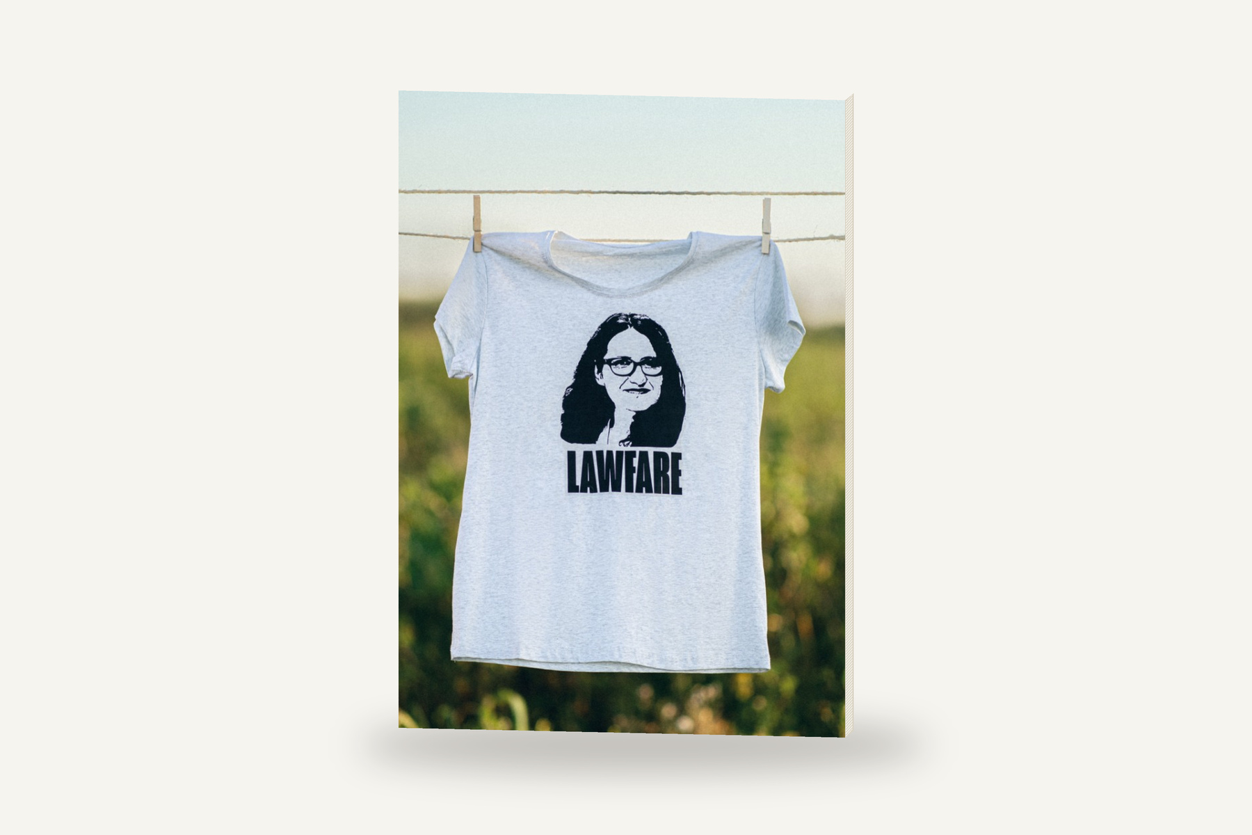 Lawfare, de Mari Carmen González Vidal. Volum prim de Rebel Edicions.